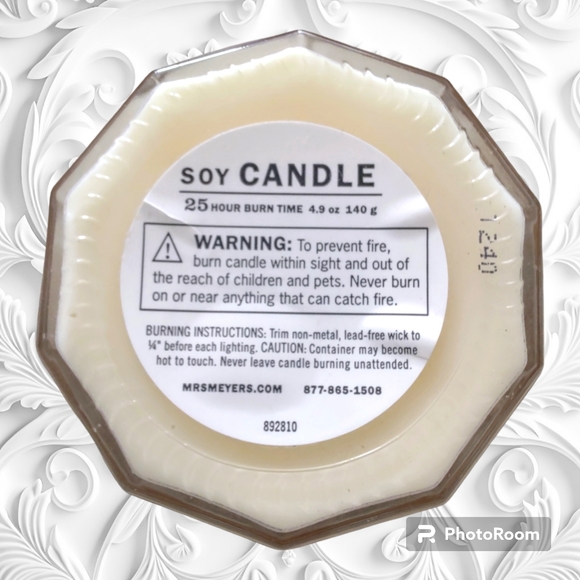 Mrs. Meyers Clean Day Soy Candle 4.8 oz Limited Edition Peppermint - Picture 4 of 5